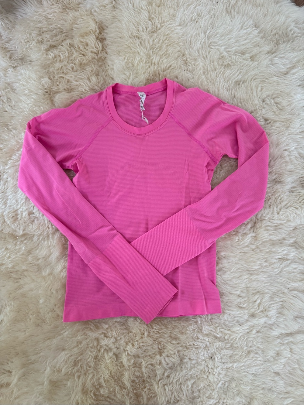 Lululemon Swiftly Tech Long Sleeve 2.0 *Race Length
Highlight Pink size 2